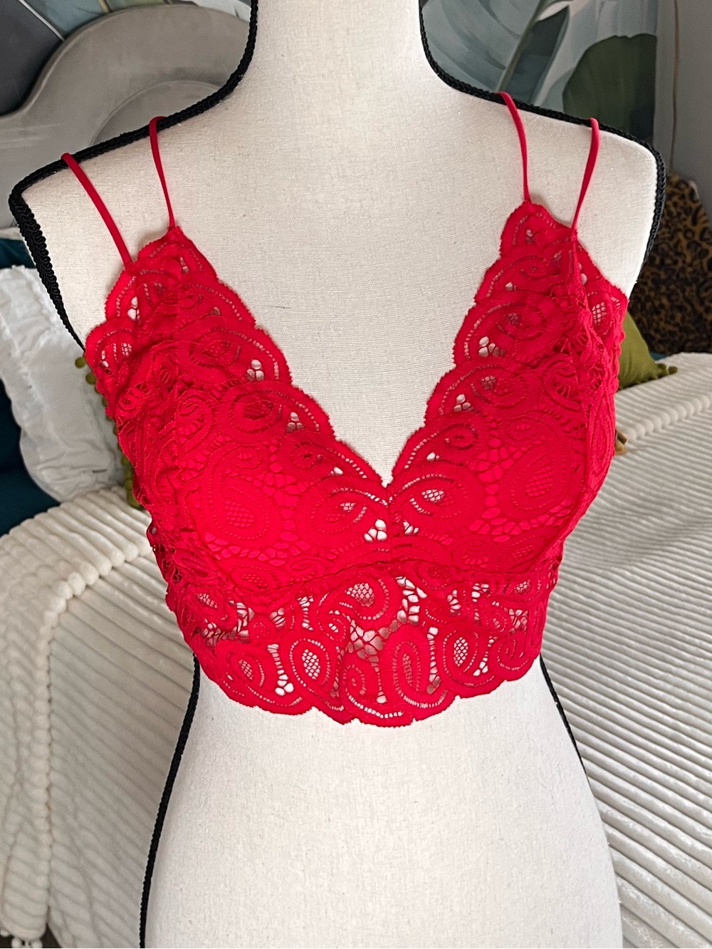 Victoria’s Secret Red Lace Bralette Crop Top and Panty Set Size XL NWOT